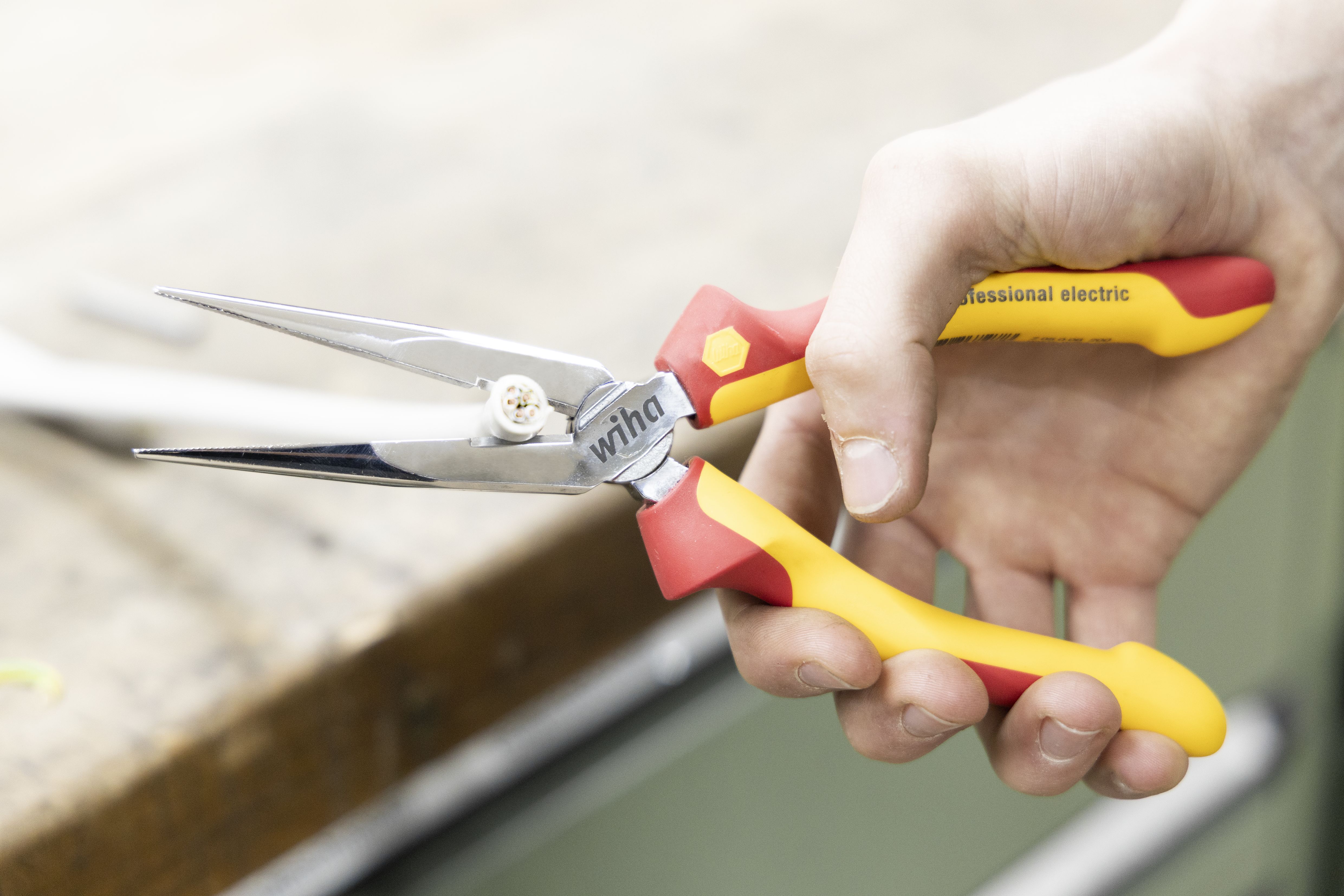 Szczypce półokrągłe Professional electric z ostrzem prostym 200 mm, 8" / WIHA 26727 3