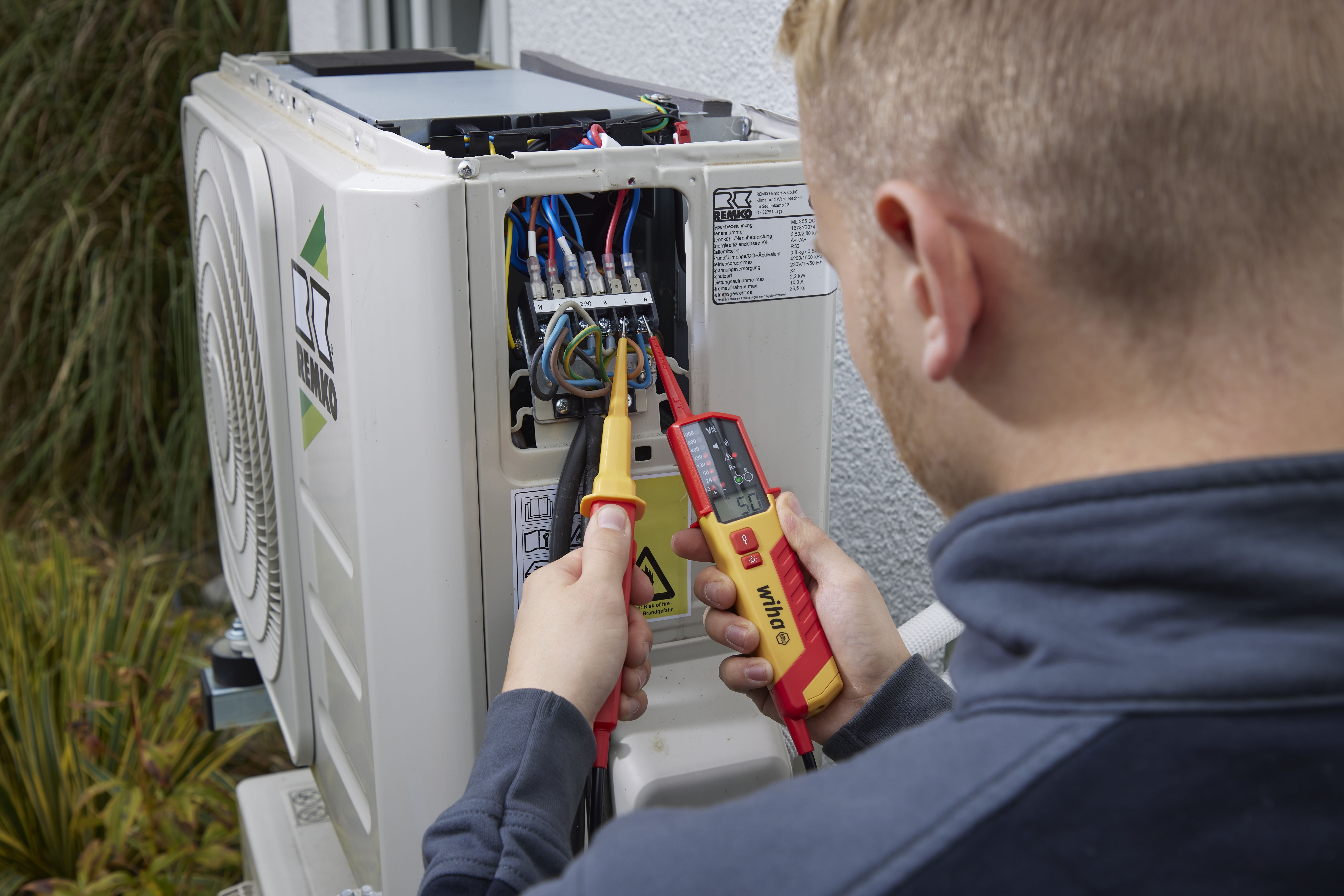 Tester napięcia i ciągłości obwodu 0,5 – 1000 V AC, CAT IV w zestawie 2 baterie AAA / WIHA 45217 12