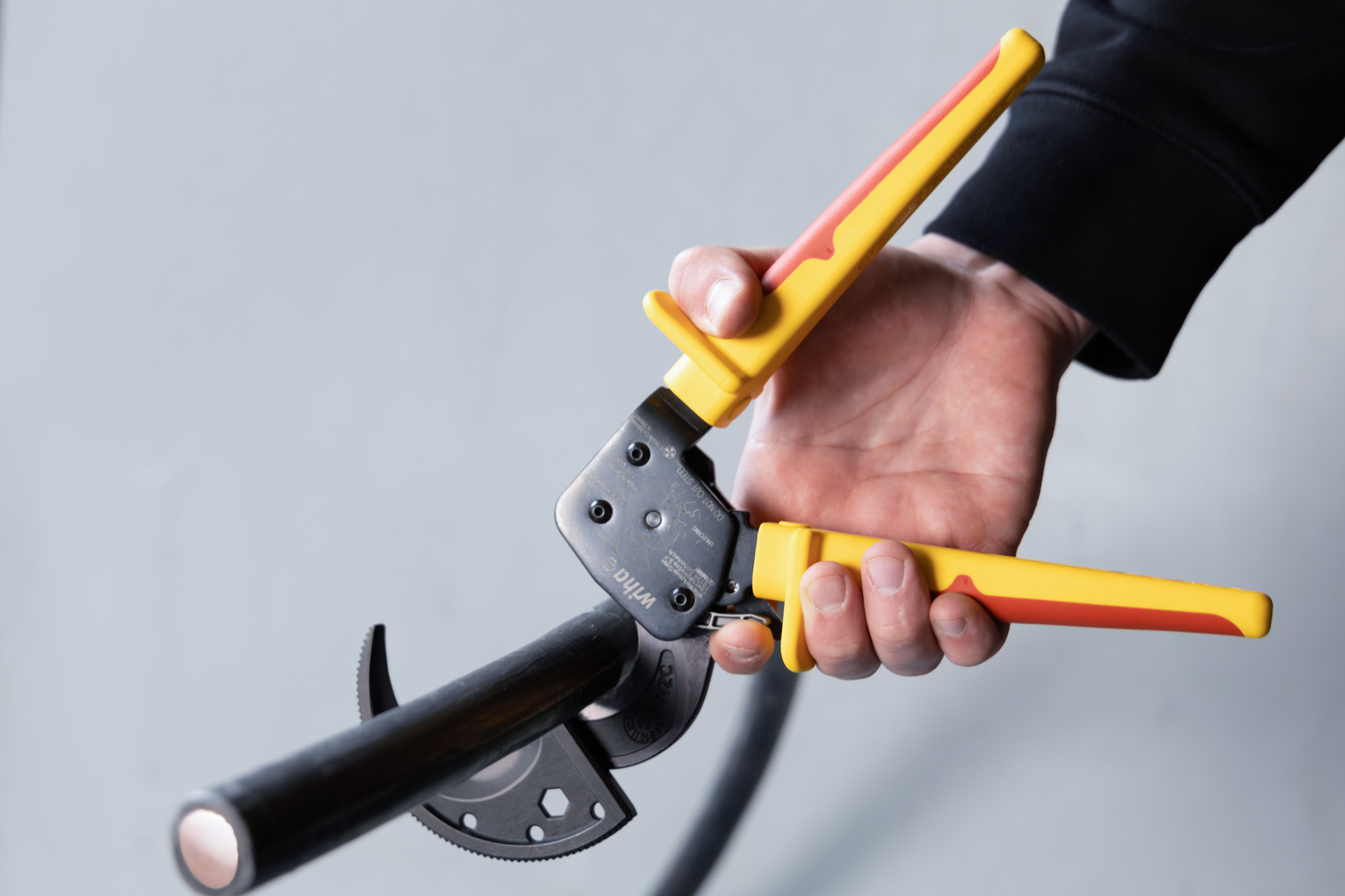 Szczypce do przewodów electric do 300 mm² z funkcją grzechotki 275 mm, 10" / WIHA 46674 6