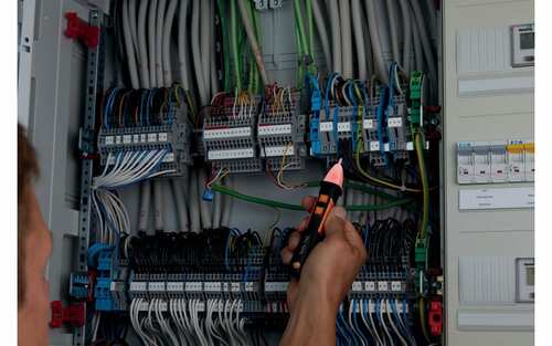 Bezdotykowy tester napięcia 745 / TESTO 5