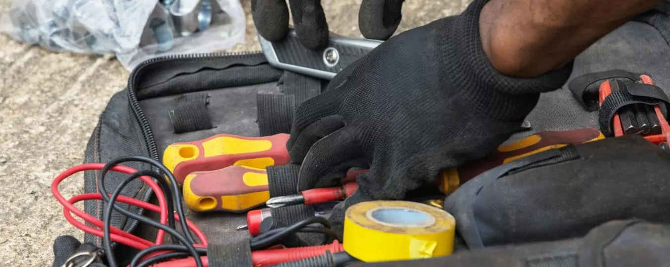 Dlaczego torba elektryka z wieloma kieszeniami ułatwia organizację pracy?